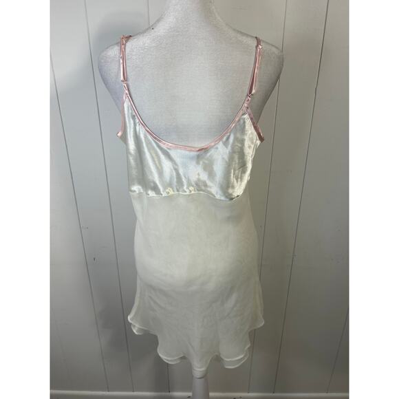 Intimate Essentials Women's Size M Negligee. Off White with Floral Pattern - Picture 2 of 5